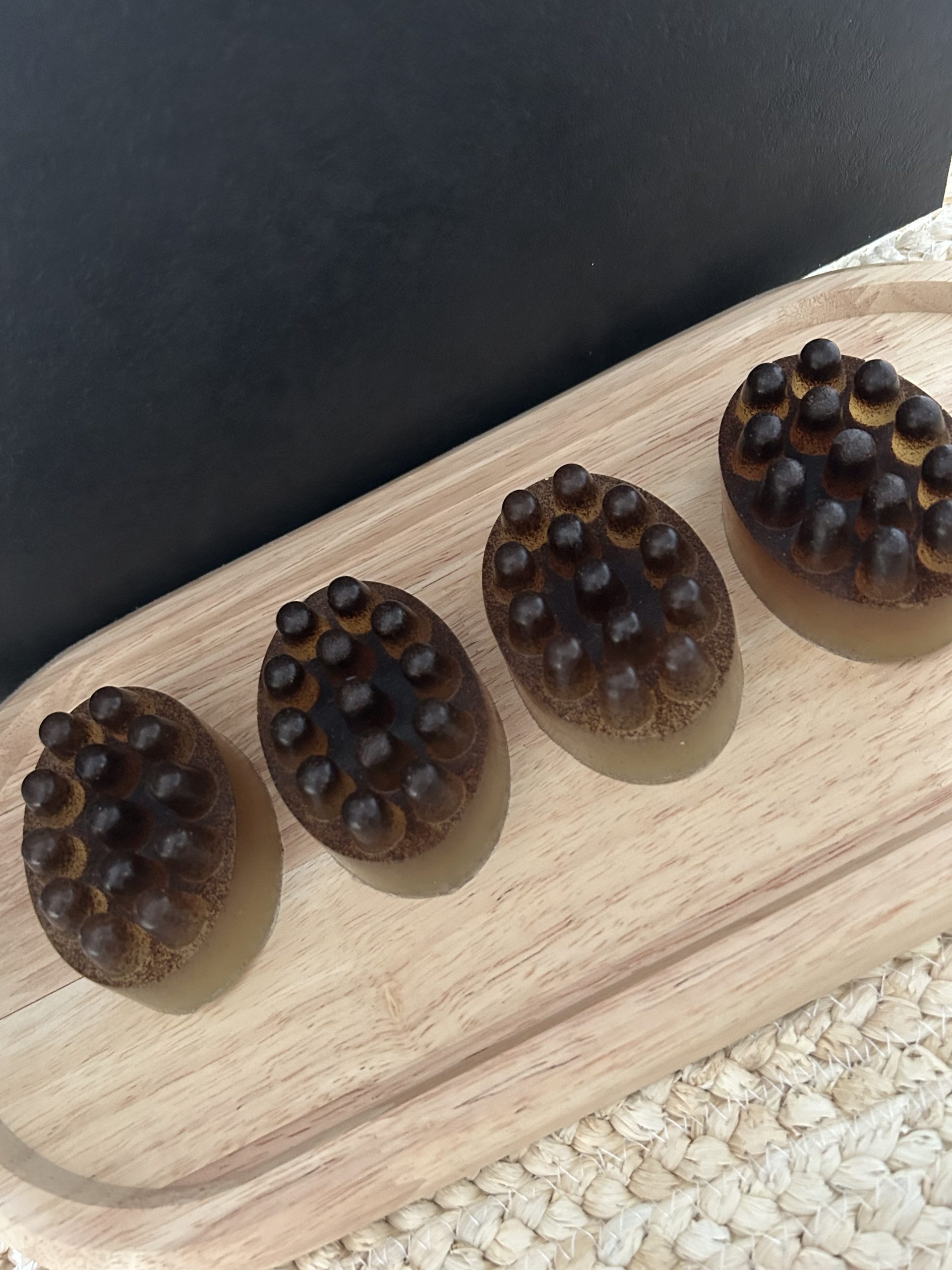 Savon de massage lait de coton artisanal avec picots massants et poudre de noyau d’abricot