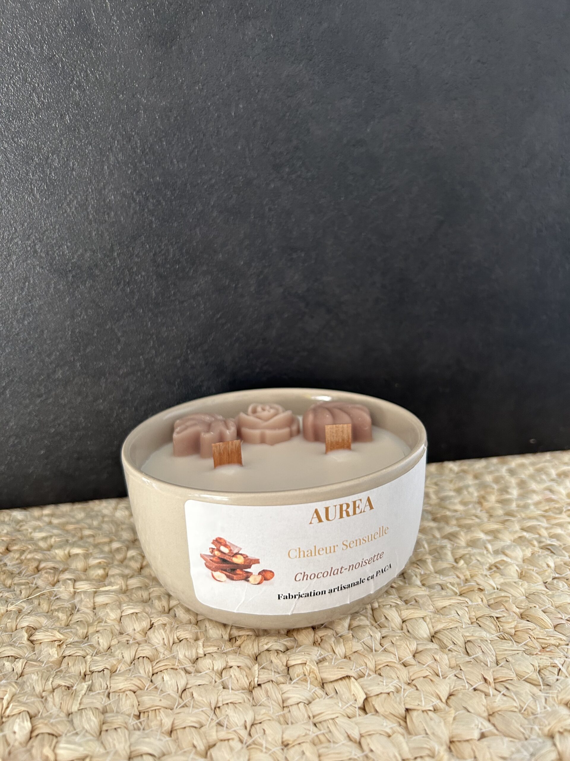 Bougie artisanale Auréa – surface cire décorée – double mèche bois