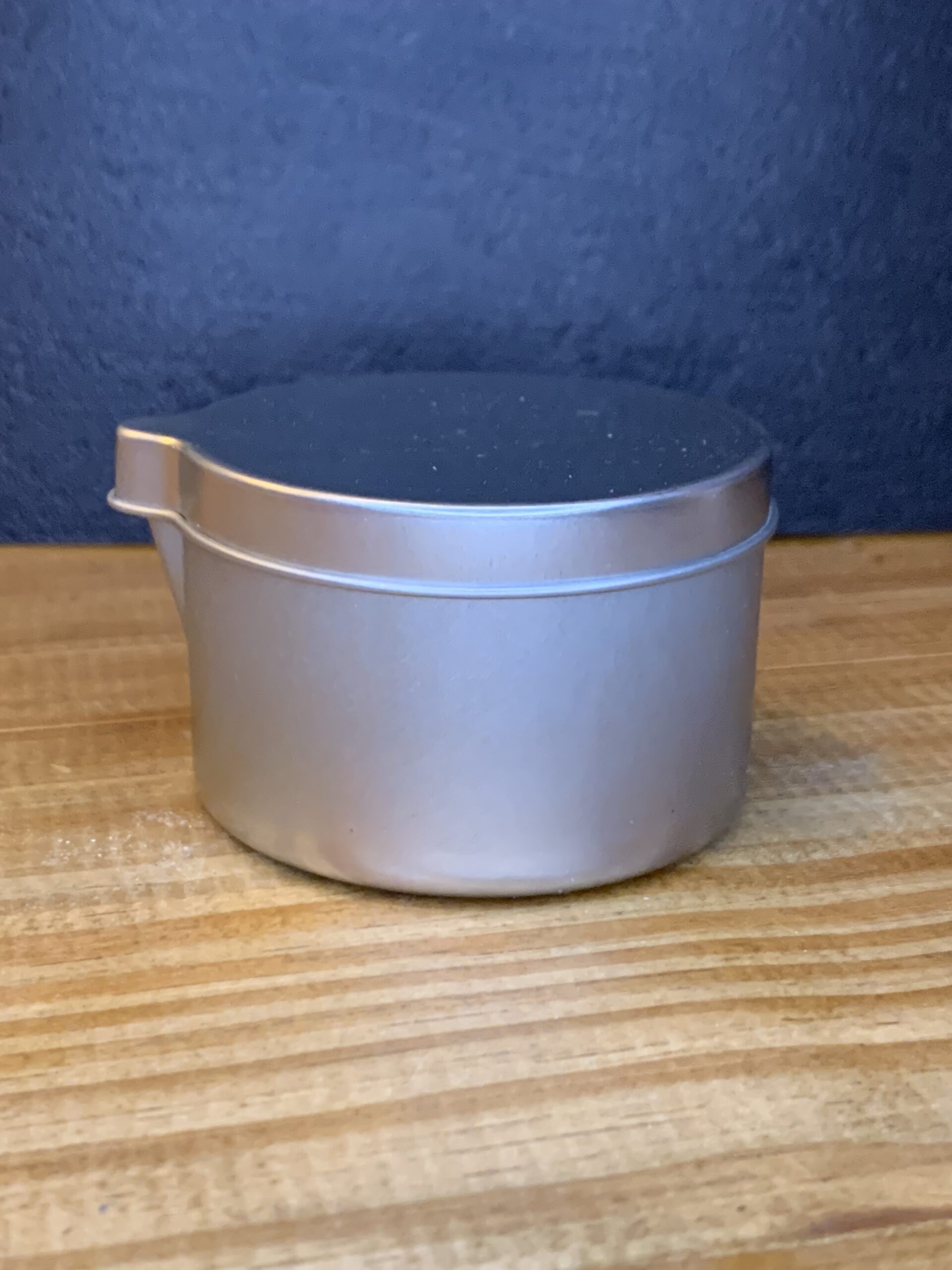 Boîte métal bougie de massage artisanale Noix de coco – Auréa des Sens