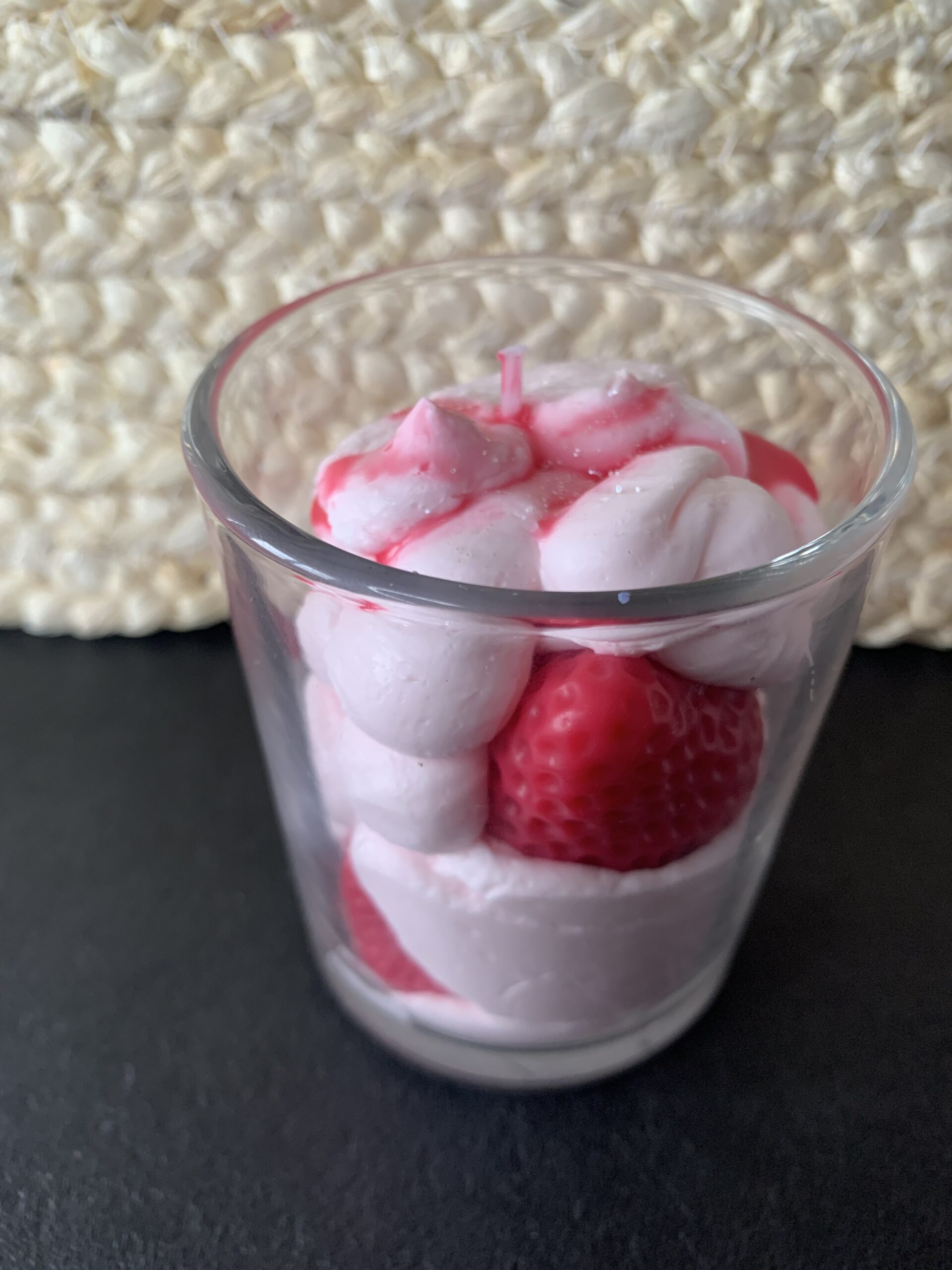 Bougie Gourmande “Yaourt à la Fraise” – Chantilly & Fraises | Auréa des Sens – Image 2