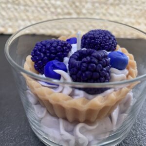 Détail bougie gourmande mûre myrtille – fruits en cire