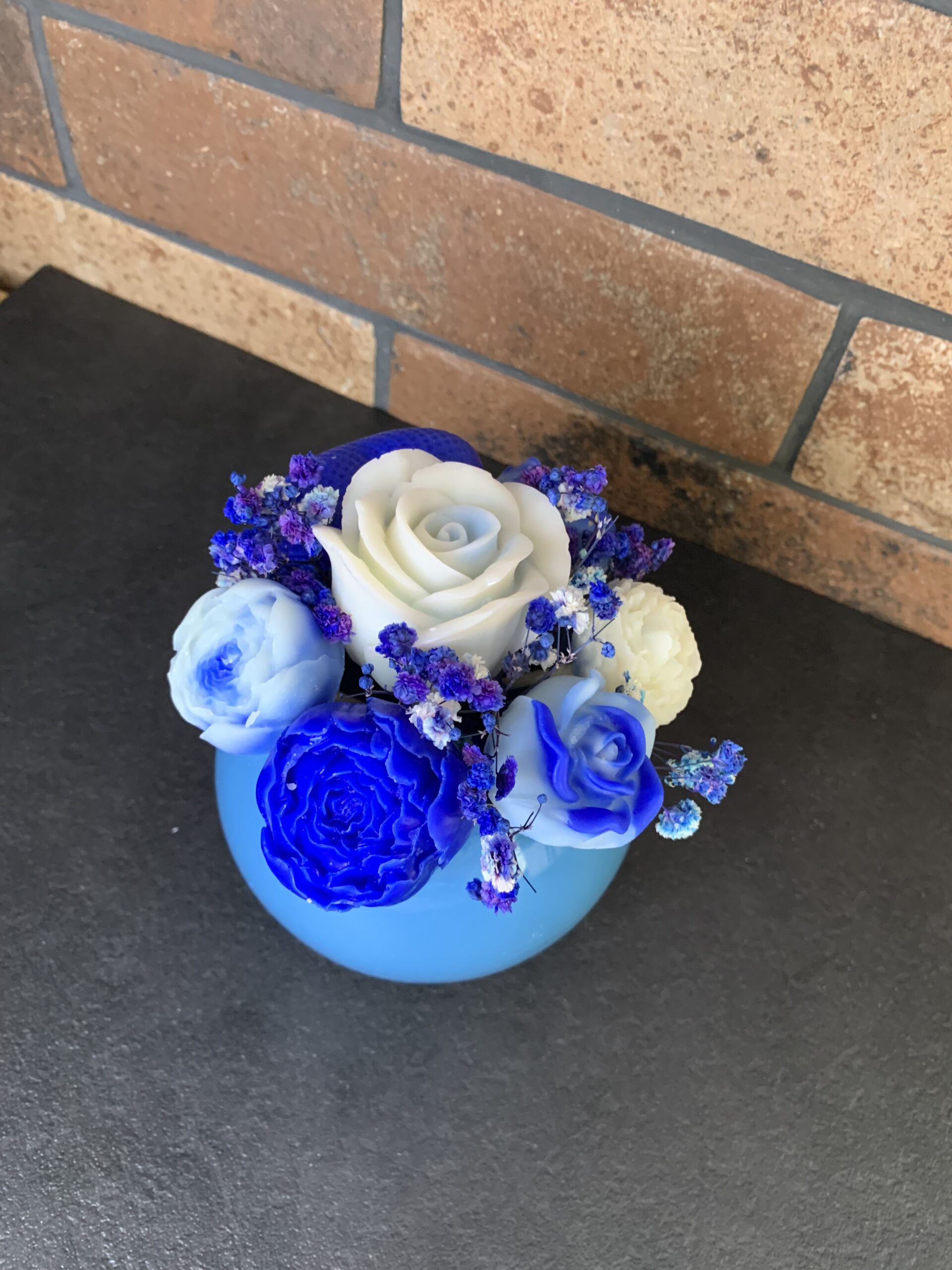 Bouquet éternel parfumé fleur de coton – détails fleurs bleues et gypsophile