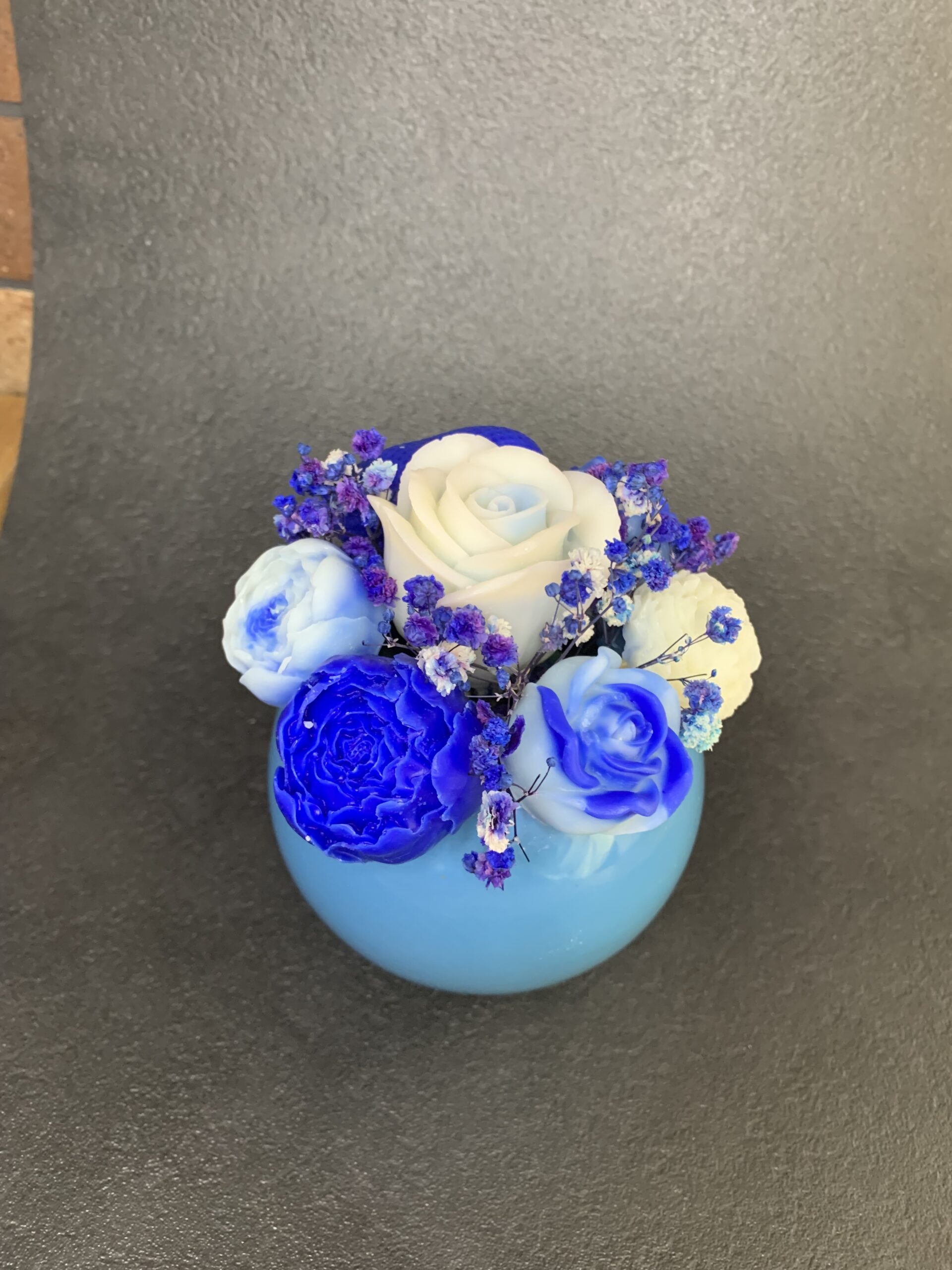 Bouquet éternel bulle bleue – composition florale cire blanche et bleue