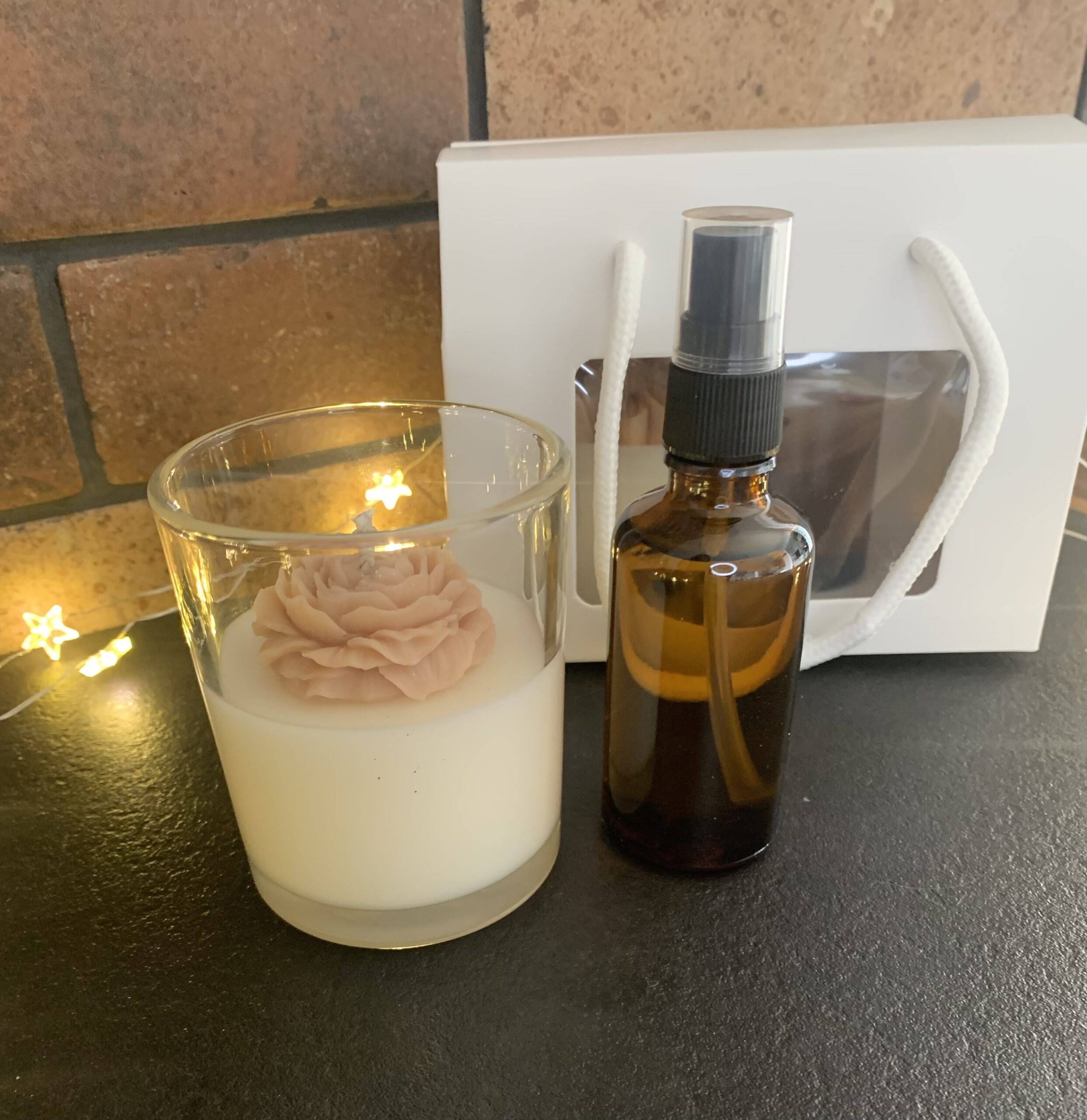 Coffret Tonka bougie et spray parfum d’ambiance présentation cadeau