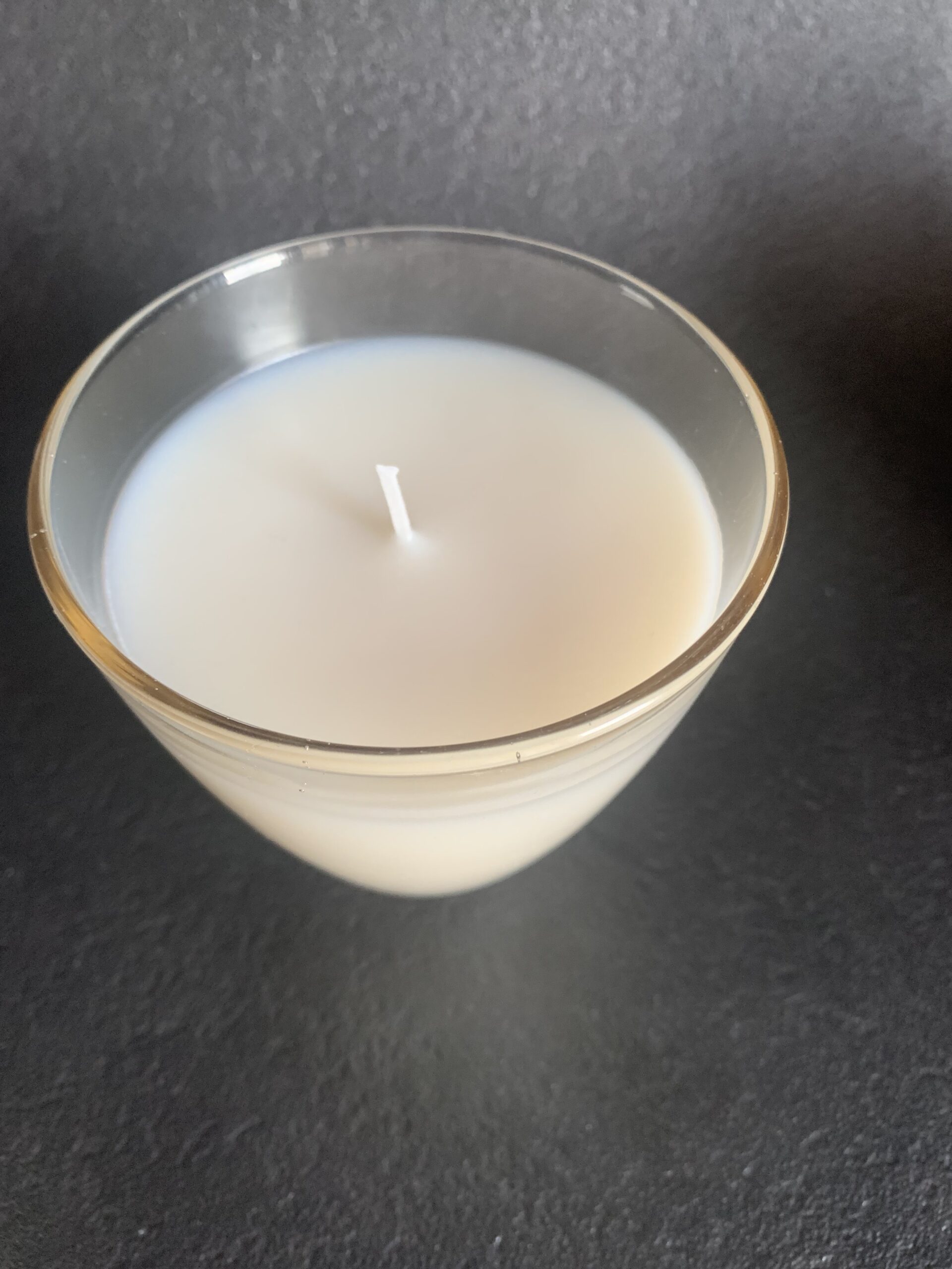 Dessus bougie verre fumé – cire végétale et mèche centrée