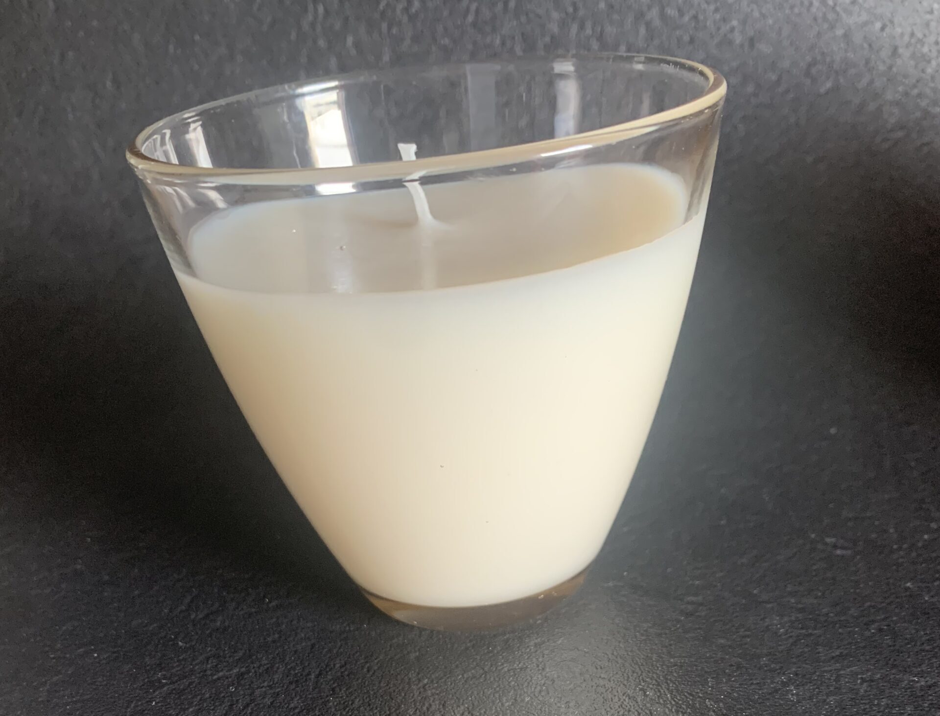 Bougie verre fumé sobre et chic – bougie artisanale parfumée