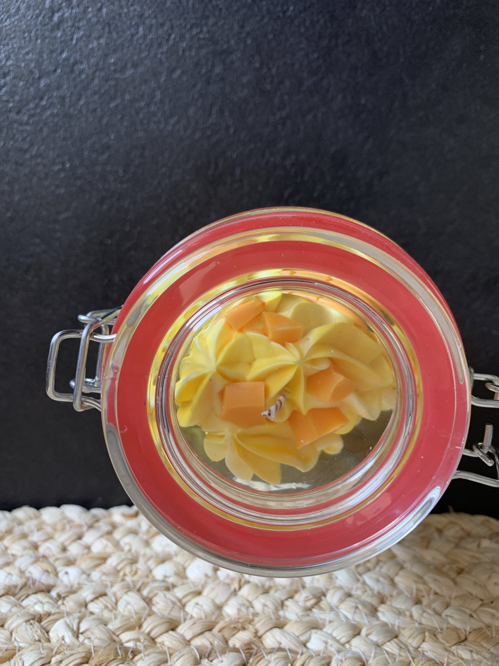 Bougie gourmande mangue papaye vue du dessus fermée