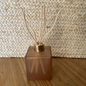 Diffuseur ambré carré 180 ml avec tiges parfum d’ambiance