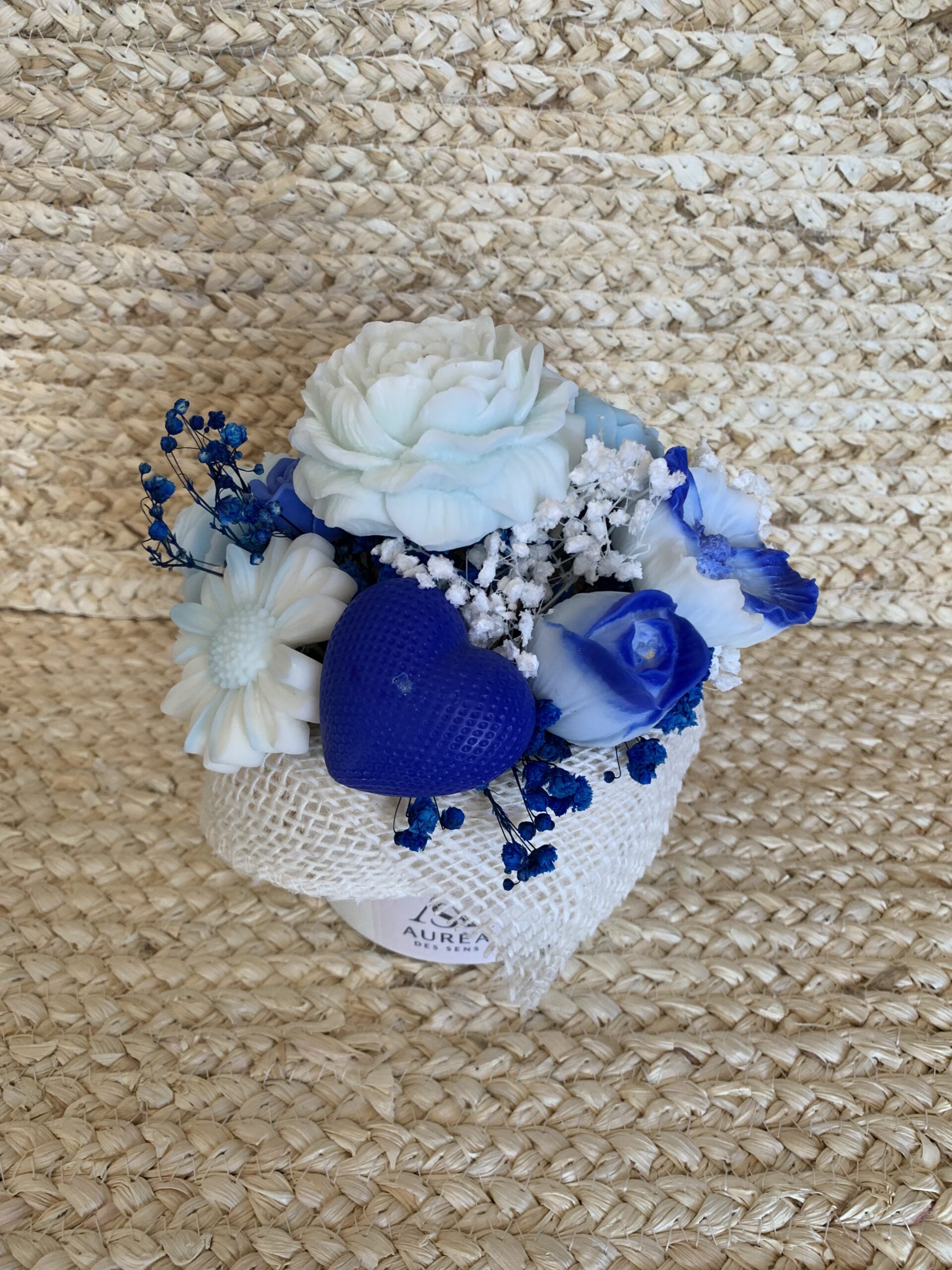 Bouquet parfumé Fleur de coton avec cœur bleu et support décoratif blanc