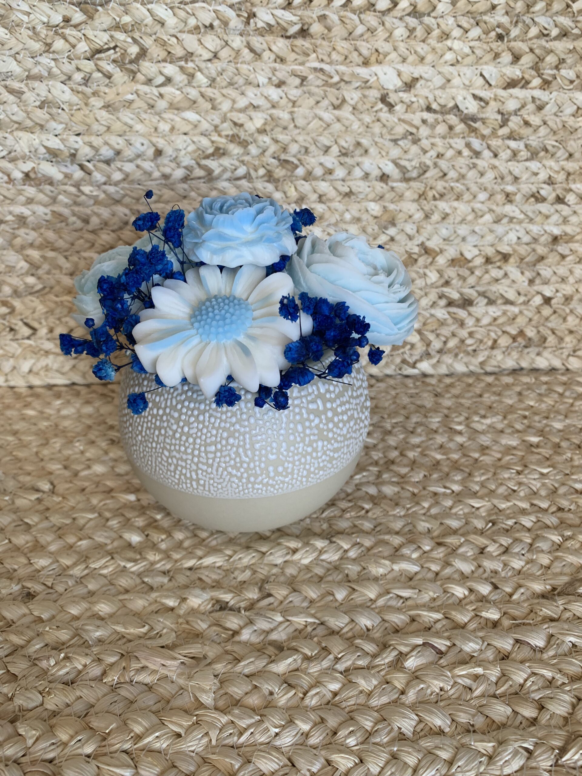 Bouquet parfumé Poudre de riz dans un vase beige en céramique