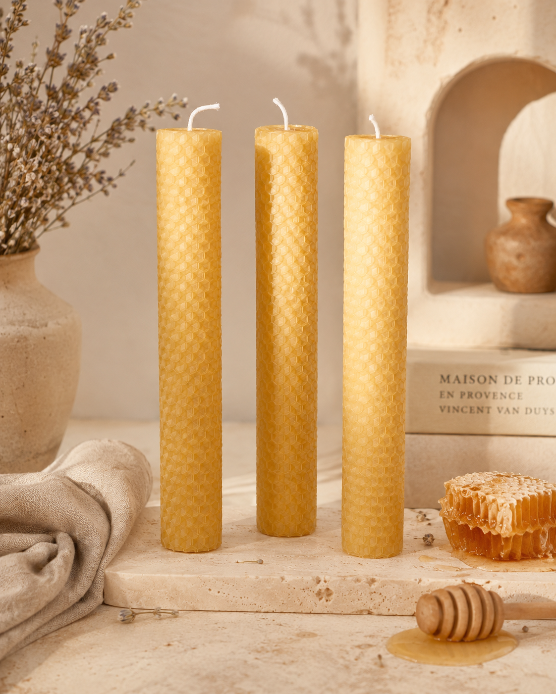 Bougies en cire d’abeille alvéolée de Provence